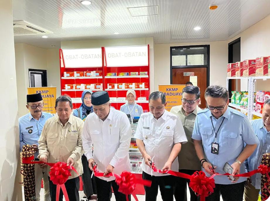 Menteri Koperasi Resmikan Gerai Obat KDKMP, Depok Jadi Lokasi Percontohan